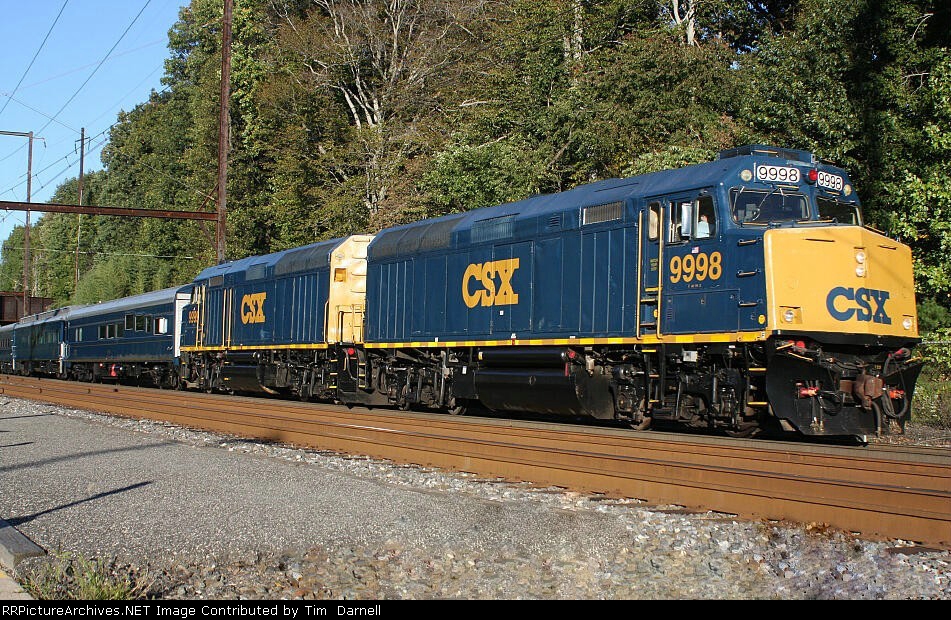 CSX 9998 9999 on P921.